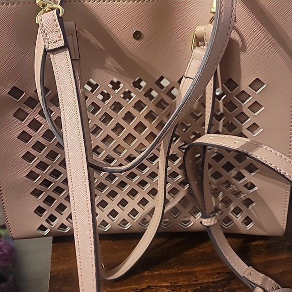 Trina Turk Pink/ Desert Rose Handbag Purse Pre-owned Very Clean - Picture 2 of 6